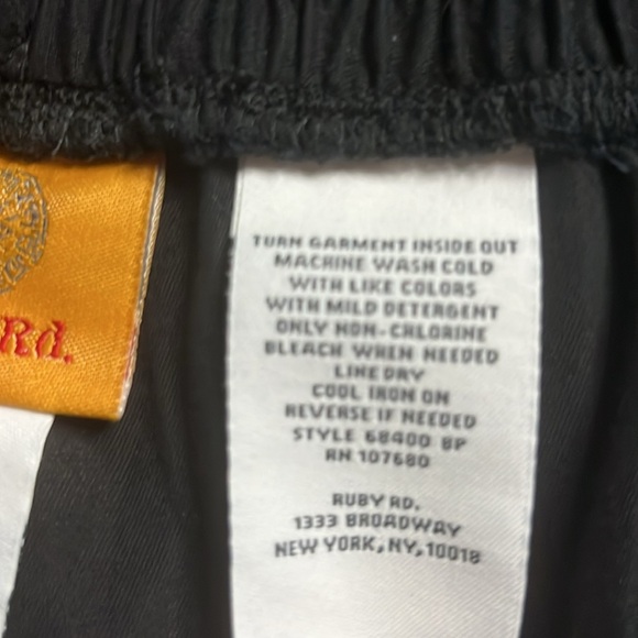 NWT Ruby Rd Black Capris - Picture 7 of 8